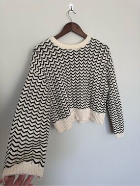 Chevron Crewneck Sweater - Black & Cream